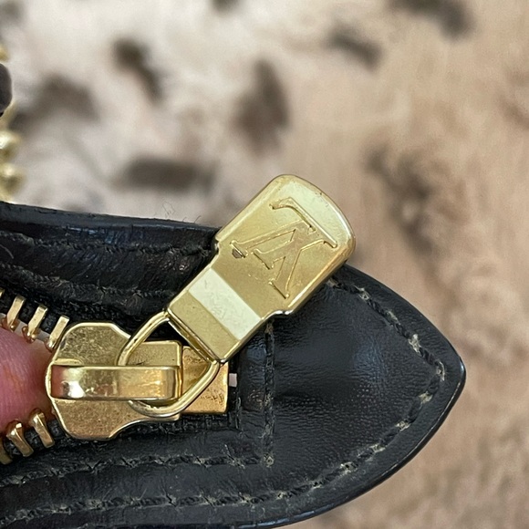 LOUIS VUITTON BLACK EPI LEATHER CLUTCH CONVERSION TO CROSS BODY BAG - Picture 13 of 17